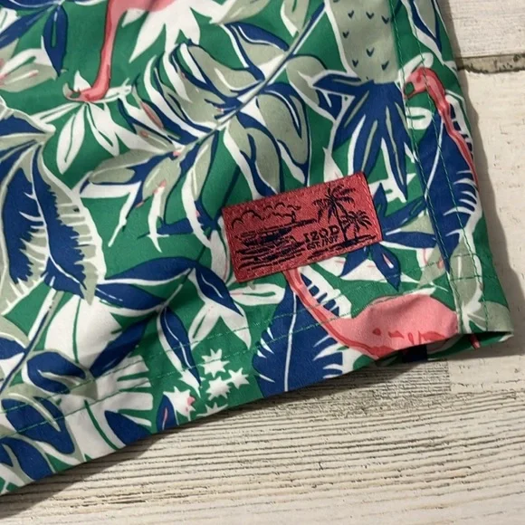 Izod Flamingo Swim Trunks Size Large NWT - Picture 6 of 11